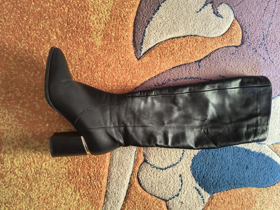 Vând cizme de piele, lungi