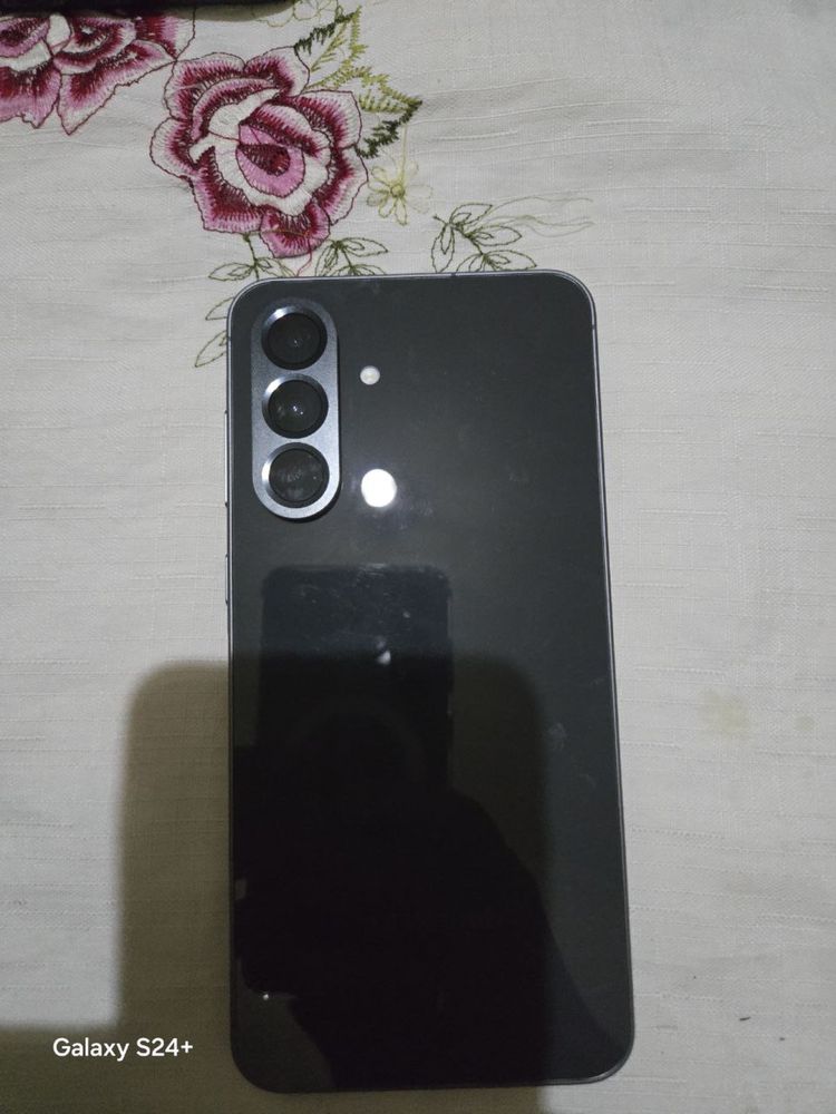Galaxy A 56 5G sotiladi xolati zör tozza telefon.    Kam ishlatilgan.