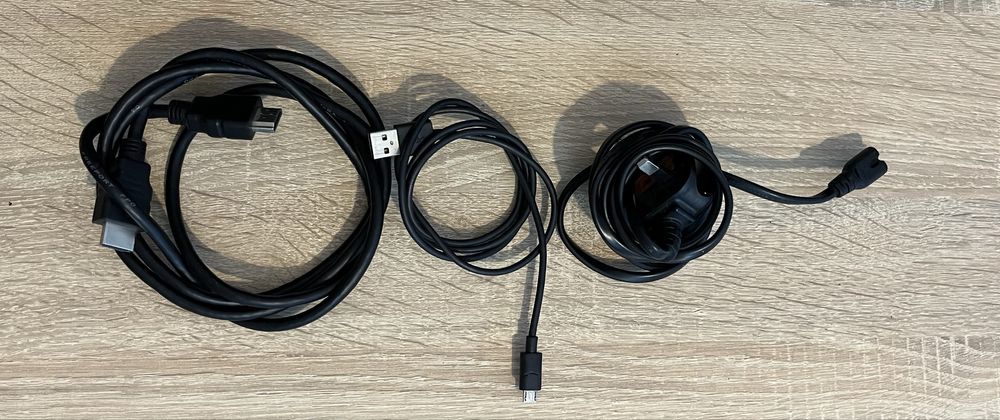 PlayStation 4 Slim + Controller + Joc FC24 – Stare excelentă!