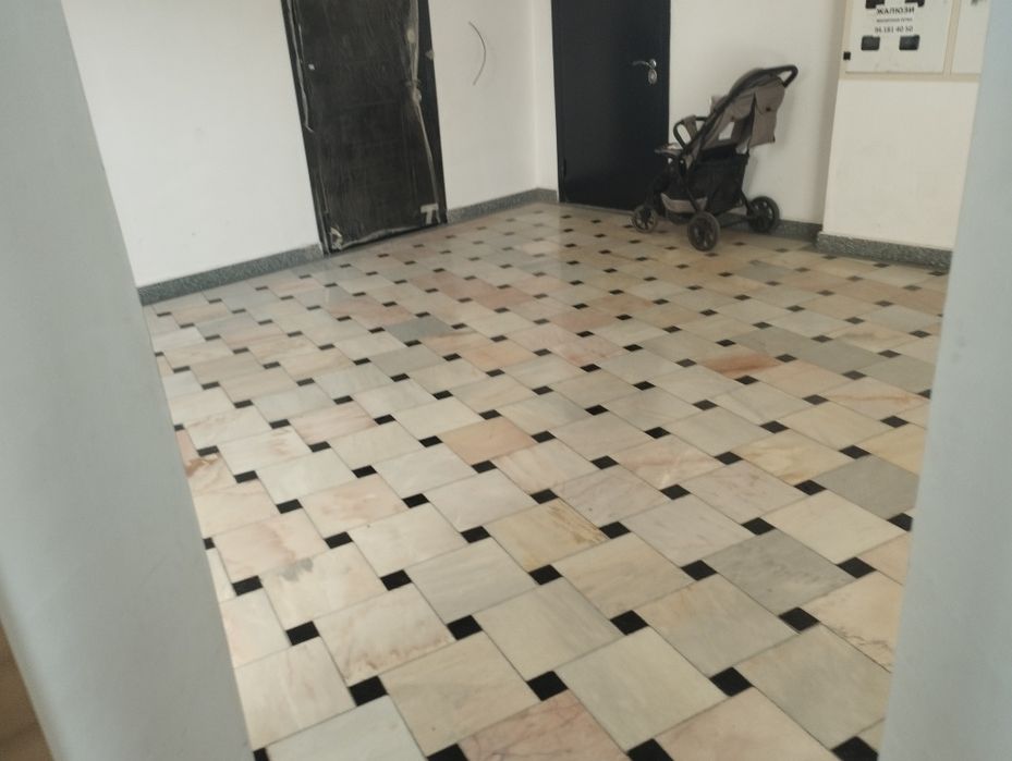 Квартира, евротамир хоналар булинган топлий пол утказилган