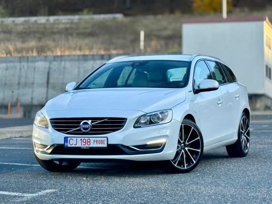 Volvo V60 Garantie 12 Luni ! Plug In Hibrid, Piele, Distronic, Xenon