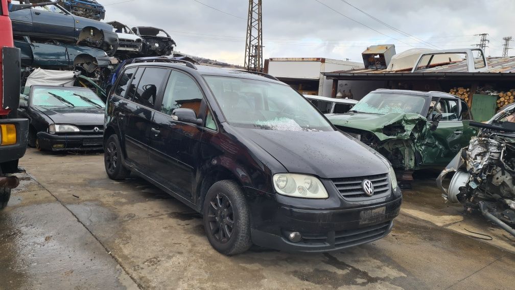 Volkswagen Touran 1.9 6ck  на части