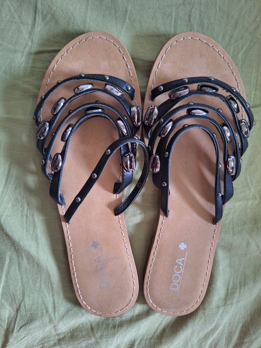 papuci de vara albi sau negri