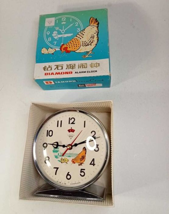 Ceas vechi Gaina cu pui, Cloșca da din cap, China de colectie comunism