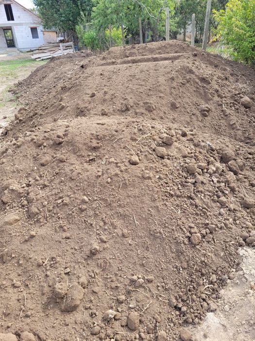 Vând pământ vegetal Tuzla