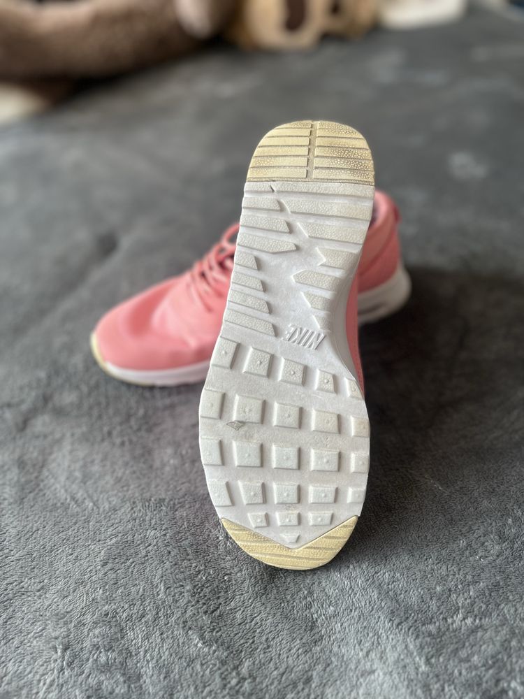 Дамски маратонки Nike