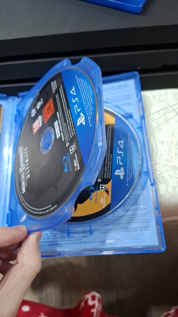 Playstation 4 Pro с джойстик и 2 игри