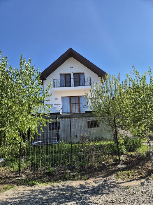 Casă individuală cu 5 camere, teren 600 mp, zonă Iris 480.000 €