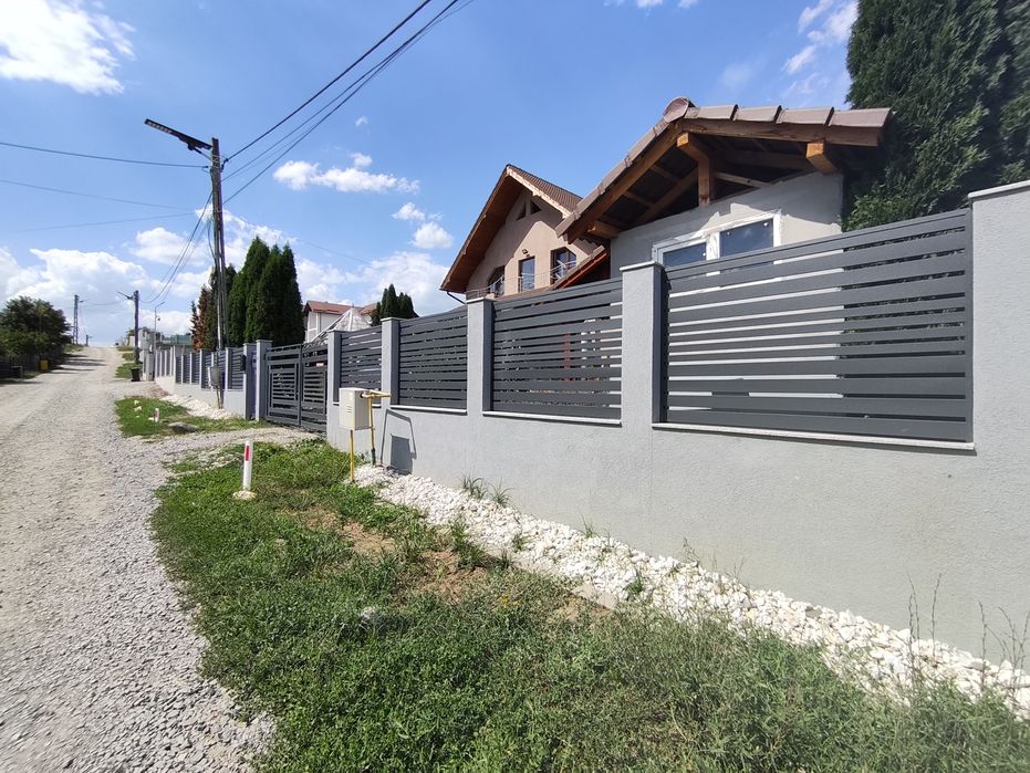 Garduri și porți din tablă zincată/jaluzea – stil contemporan