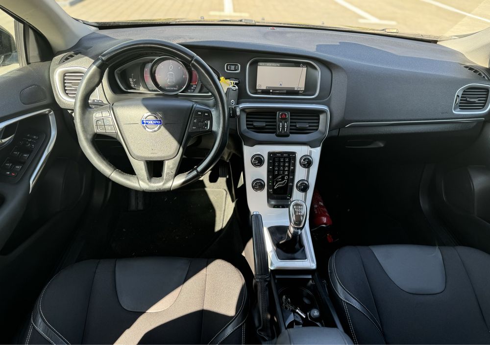 Volvo V40 D2 Momentum / 2013 / 115CP / NAVI - Posibilitate rate