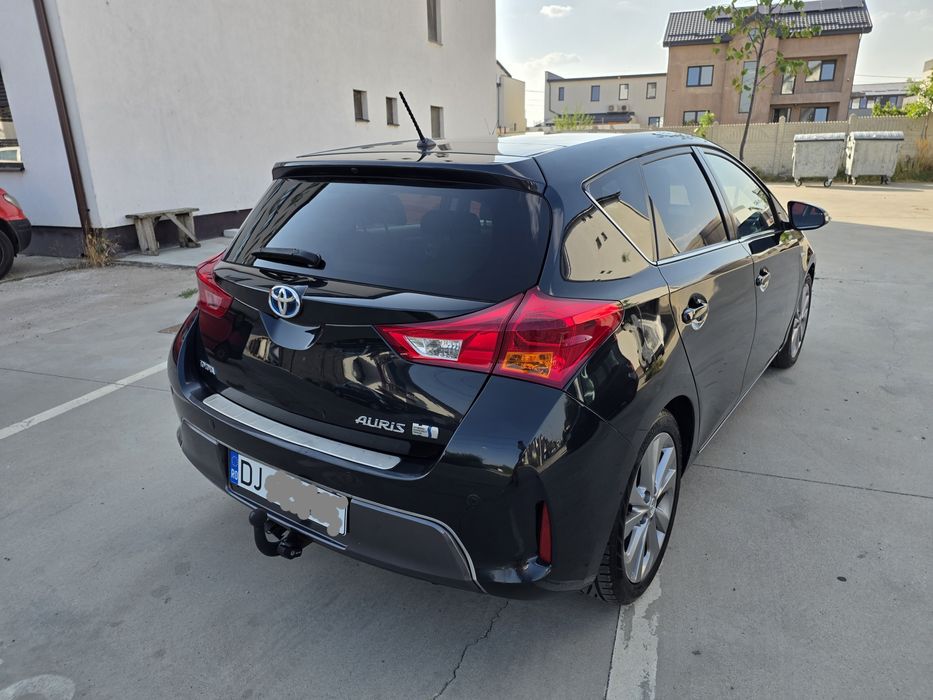 Toyota Auris hybrid sau schimb(doar cu lexus is300h)