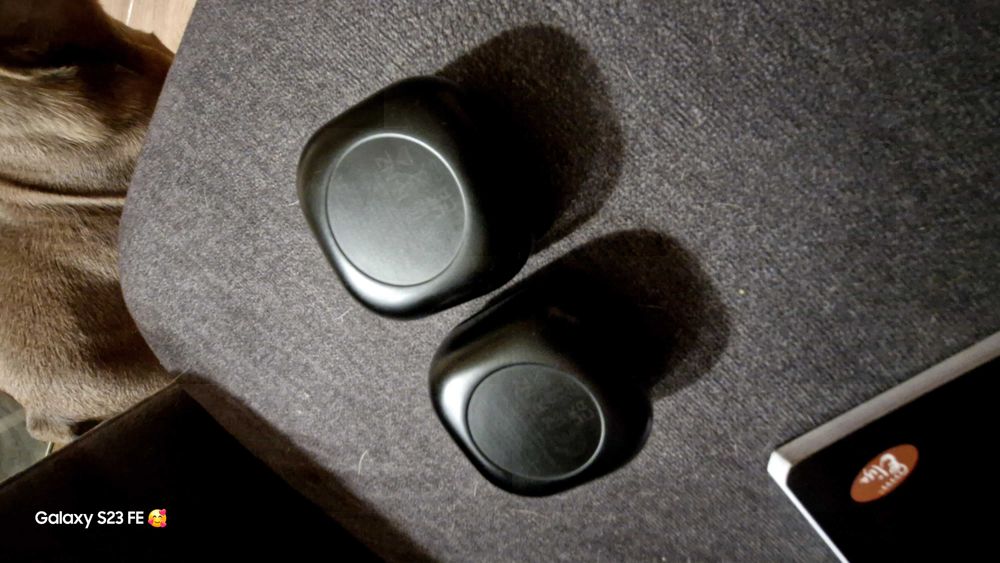 Samsung freebuds 3pro ДВЕ дясни с кейса се проявяват както е ок