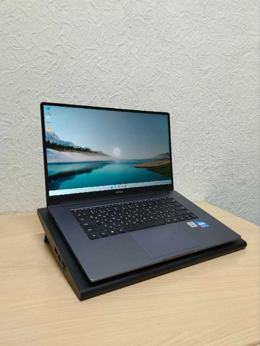 Идеальный ноутбук Honor MagicBook X15 серый космос в идеале