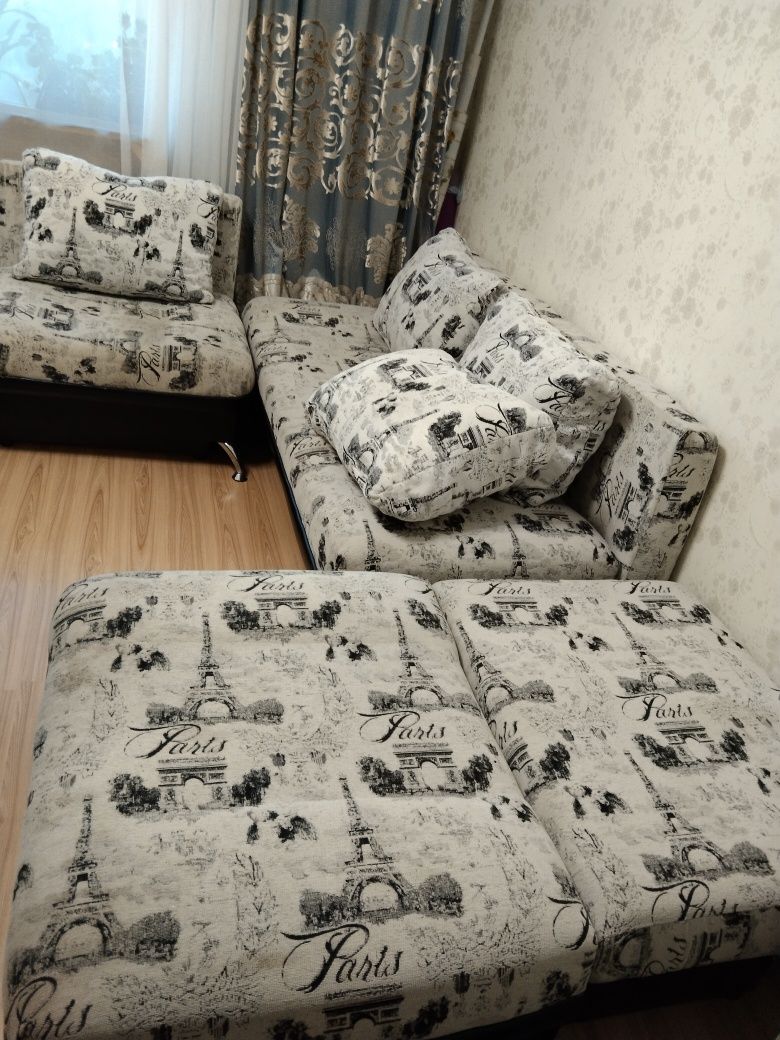 Мягкий уголок, диван и два кресла