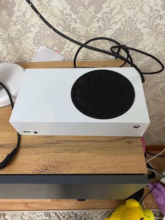Продам Xbox Series S
