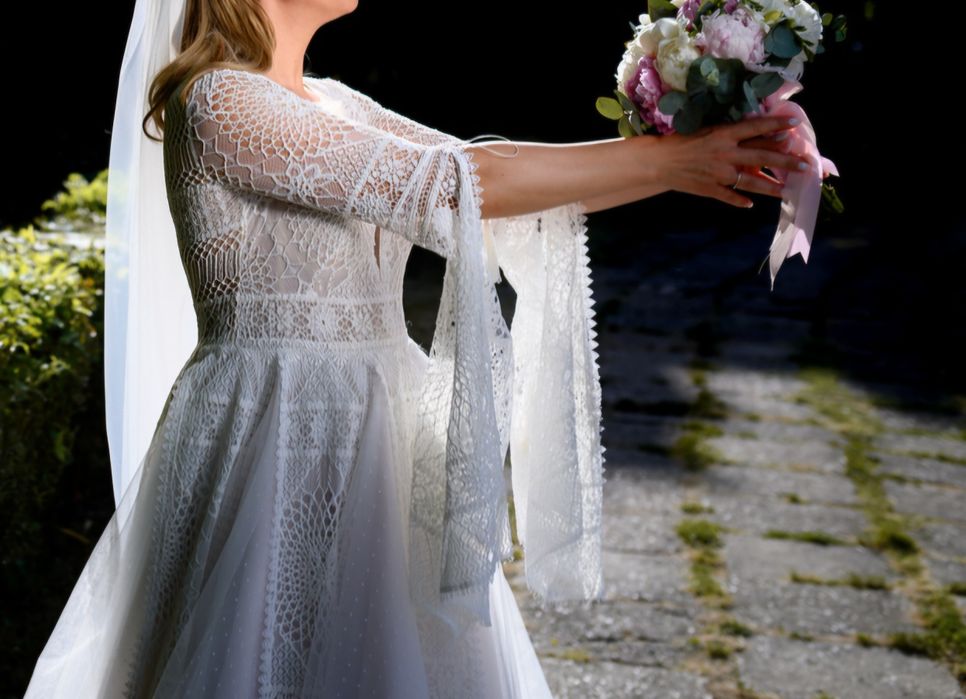 Rochie de mireasă,  purtată o singură dată,  mărime S/M, model deosebi