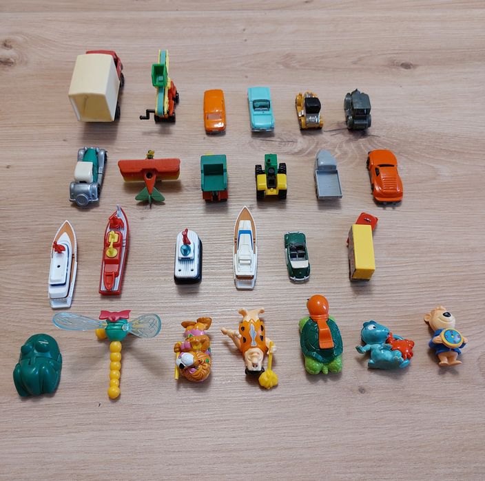 Стари Киндер играчки