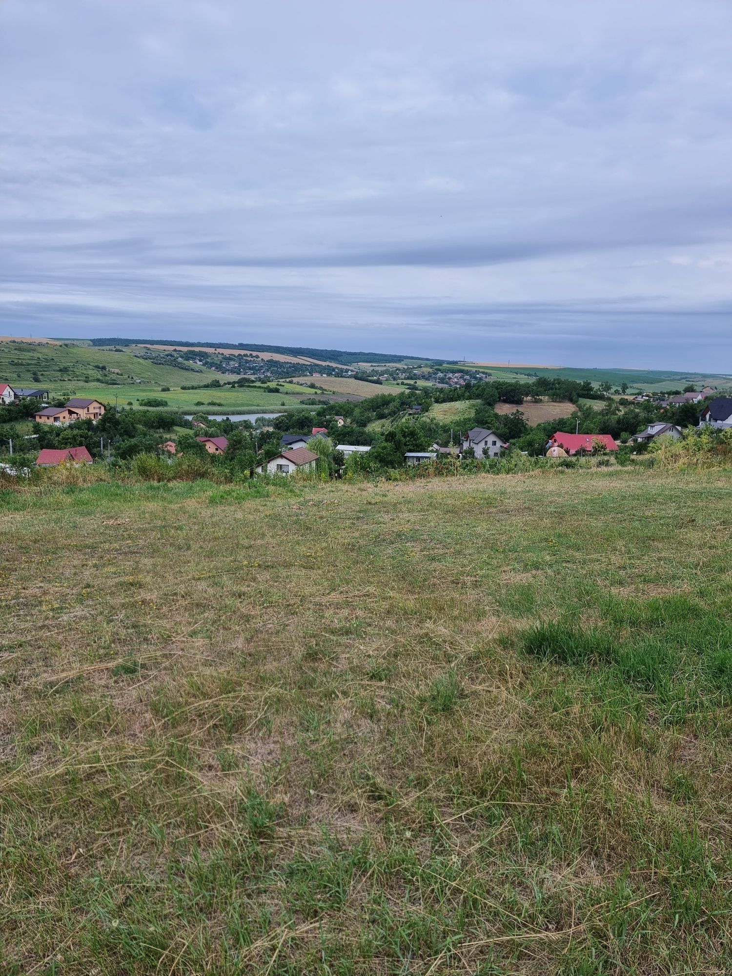 Teren intravilan 1200mp, deschidere 19m, panorama lac Dorobanț