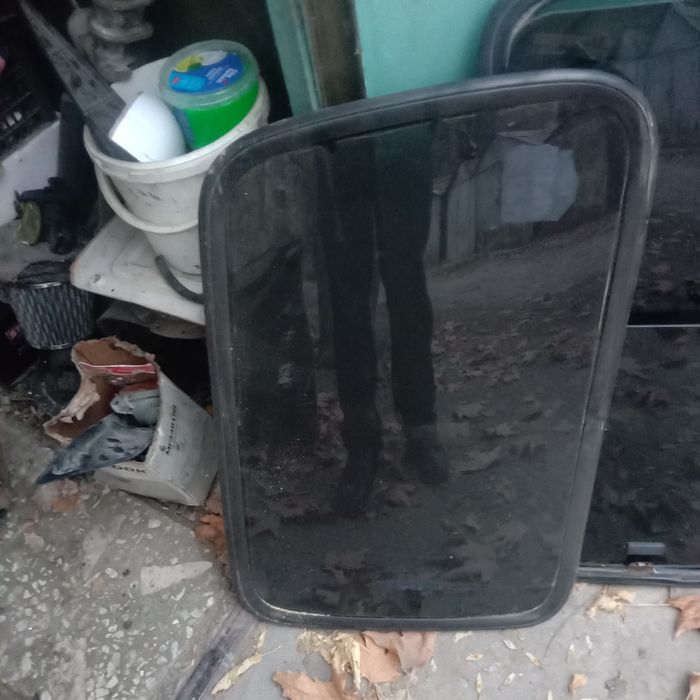 Продам боковые стекла на дамас