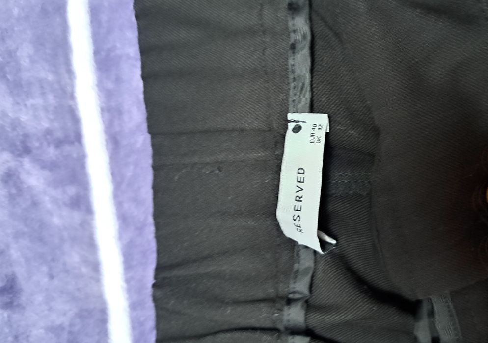 Pantaloni reserved