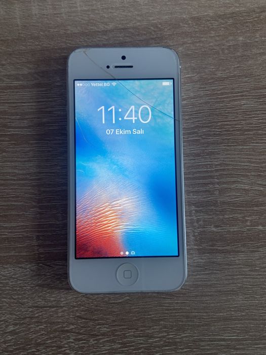 İphone 5 перфектно работещ.