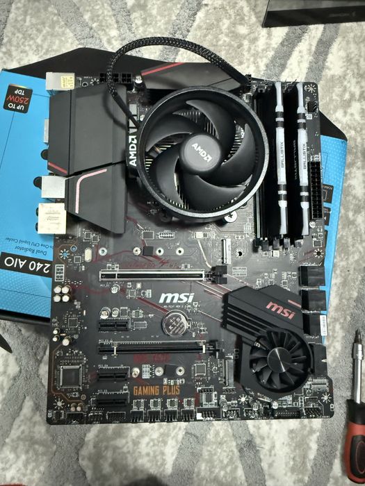 Placa baza Msi X570, procesor AMD Ryzen 5 , memorii 33 Gb ,Rtx 4060