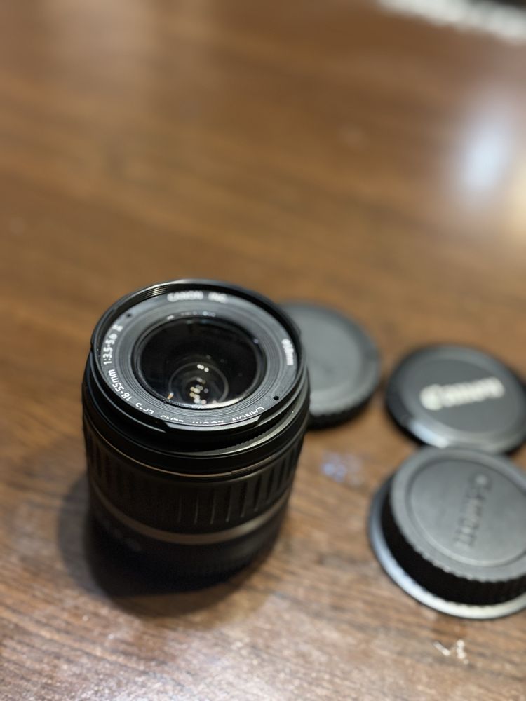 Canon EOS 1000D + обектив 18/55mm и аксесоари