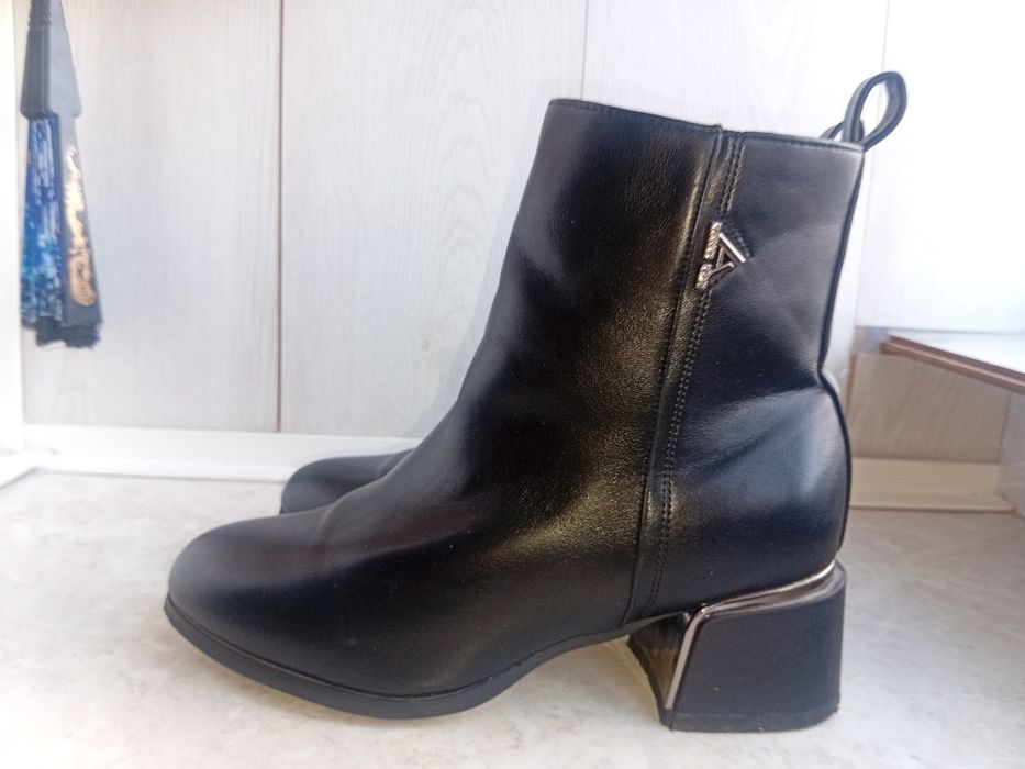 Продам полусапожки р 39.40