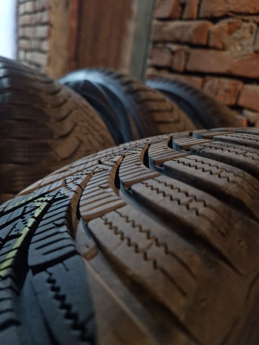 Зимни гуми Hankook 205-55-16 с железни джанти и тасове