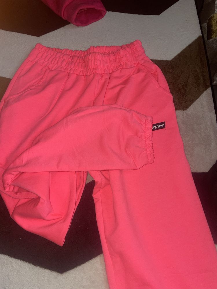 Pantalon roz neon superbi cu elastic jos