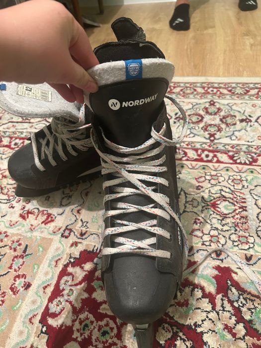 Коньки черные 42 размер