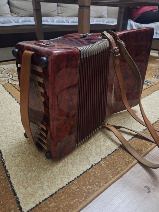 Акордеон Велтмайстер 40баса.Като нов