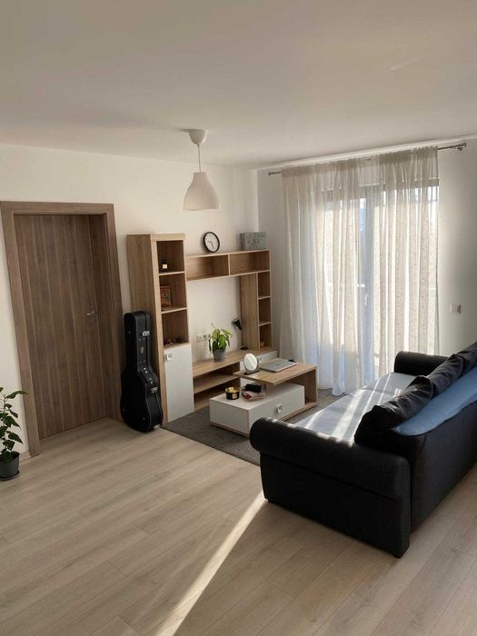 Inchiriez camera in apartament cu 2 camere