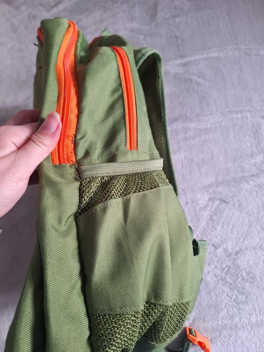 Ученическа раница с 4 разделни джоба + вграден дъждобран