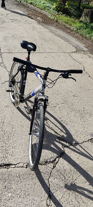 Vând bicicletă Bulls cadru de aluminiu 54 cm 22 inch 24 viteze roți 28