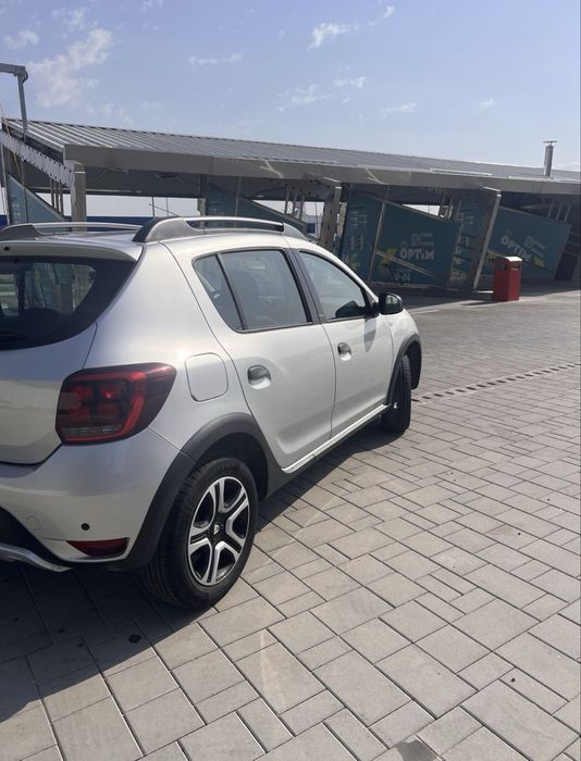 Sandero Stepway cu revizii doar la REPREZENTANTA
