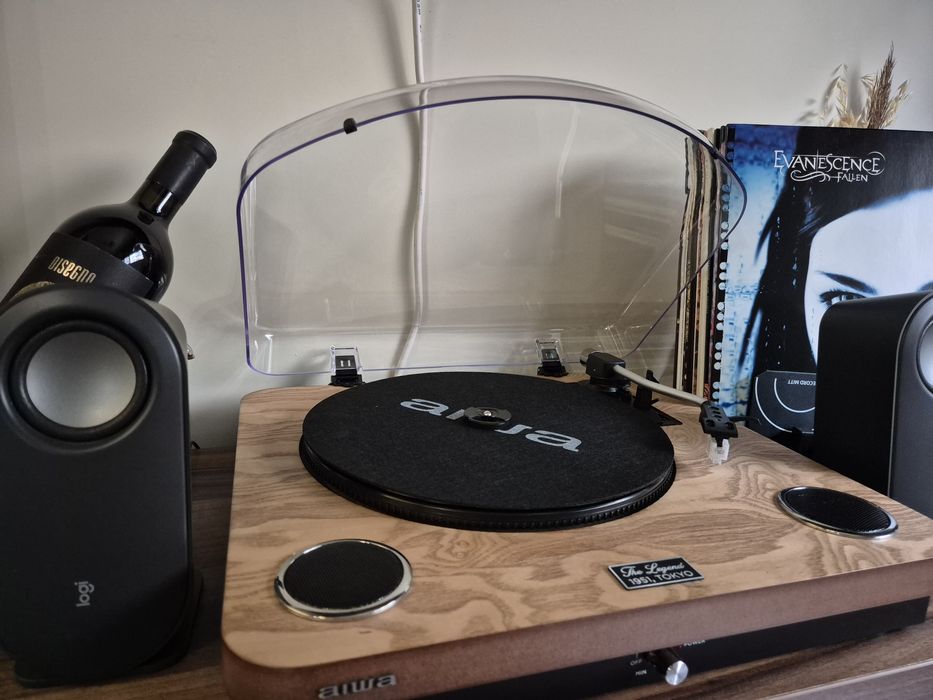 Грамофон AIWA GBTUR-120WD