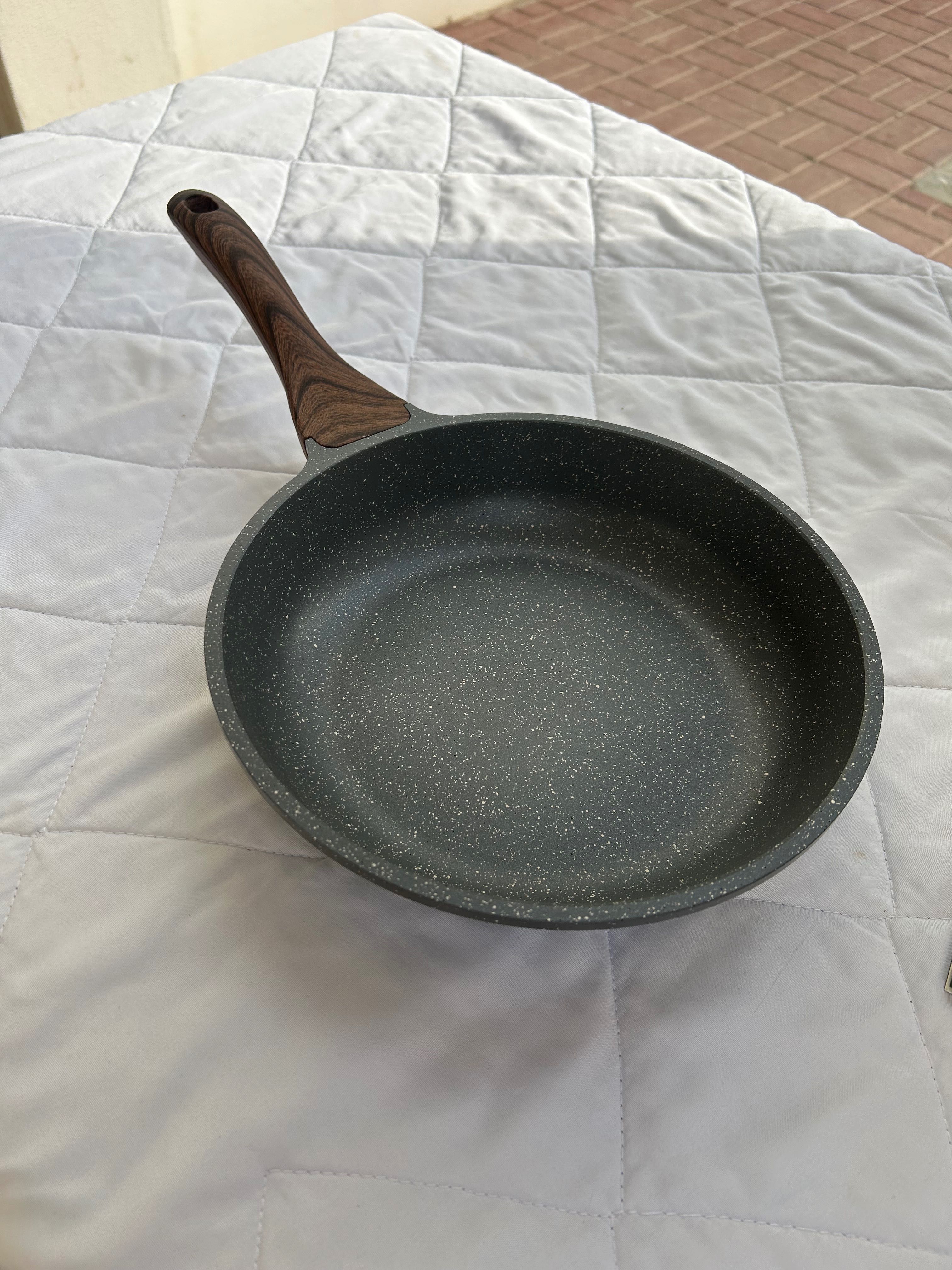 Гранитная крошка сковородка Sensarte