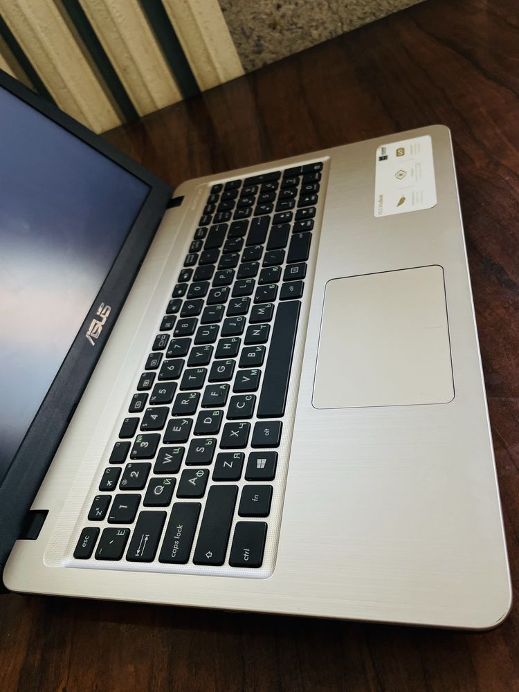 Asus noutbuk holati ideal turibdi nrax arzon