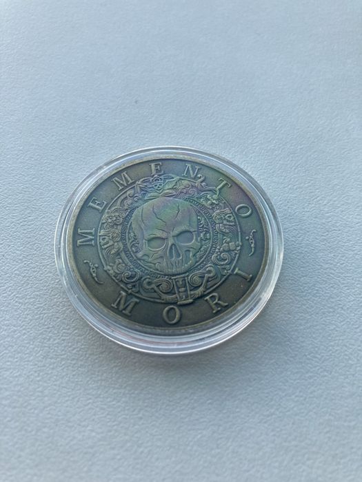 Монета Memento mori / Carpe diem