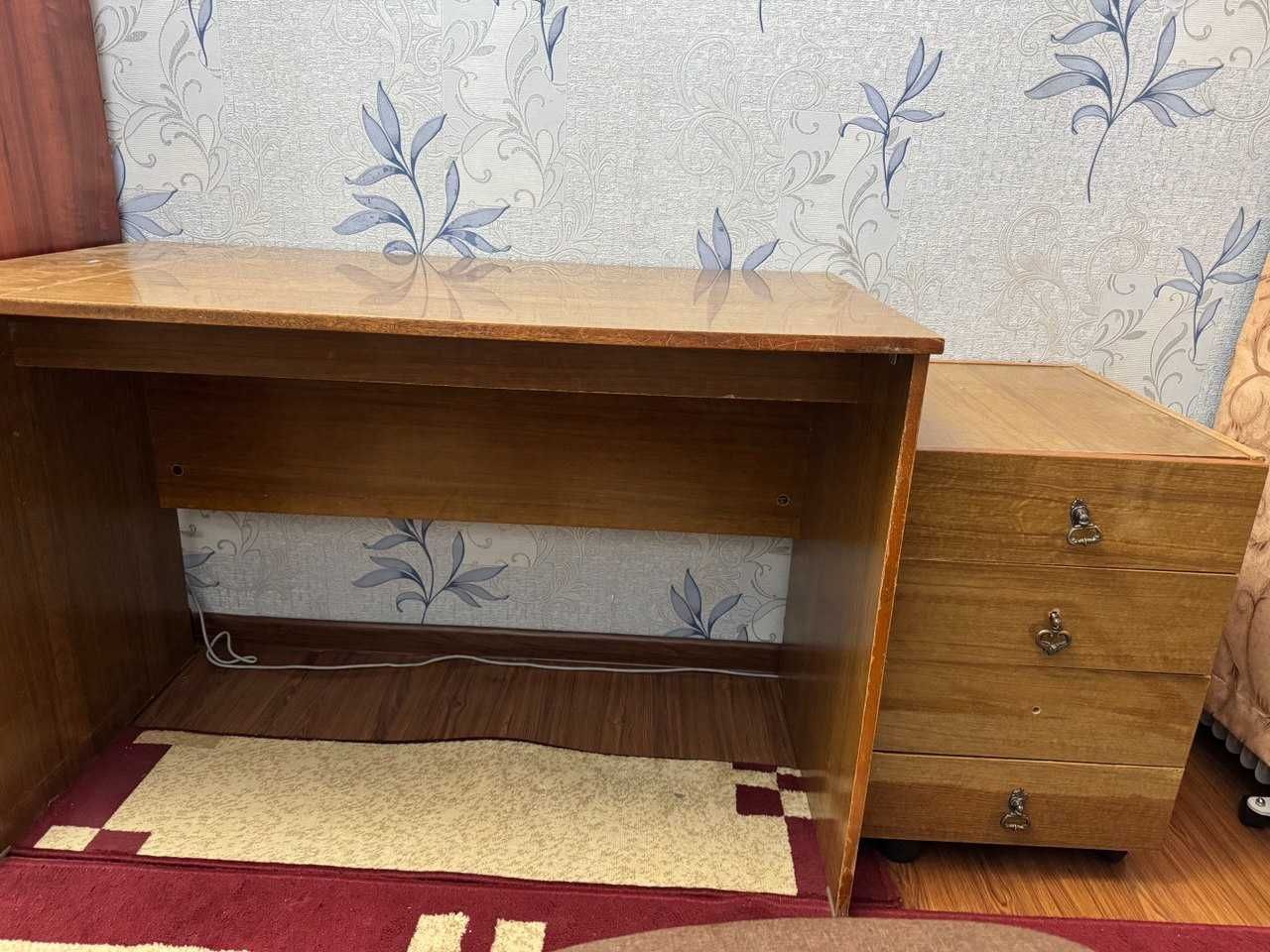 Срочно продаётся журнальный стол с тумбой