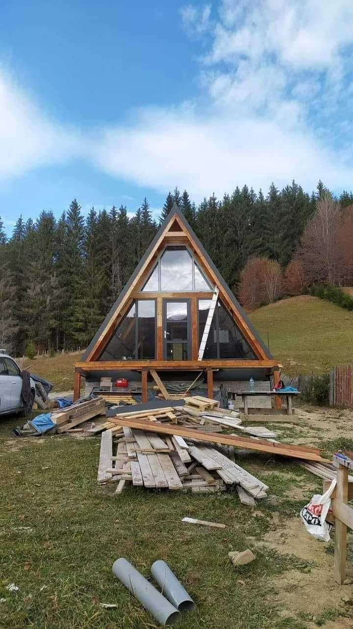 Casa si Cabana stil A-Frame pe structura de lemn