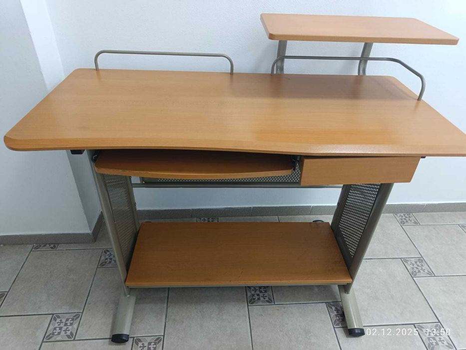 Компьютерный стол, 30000тг.