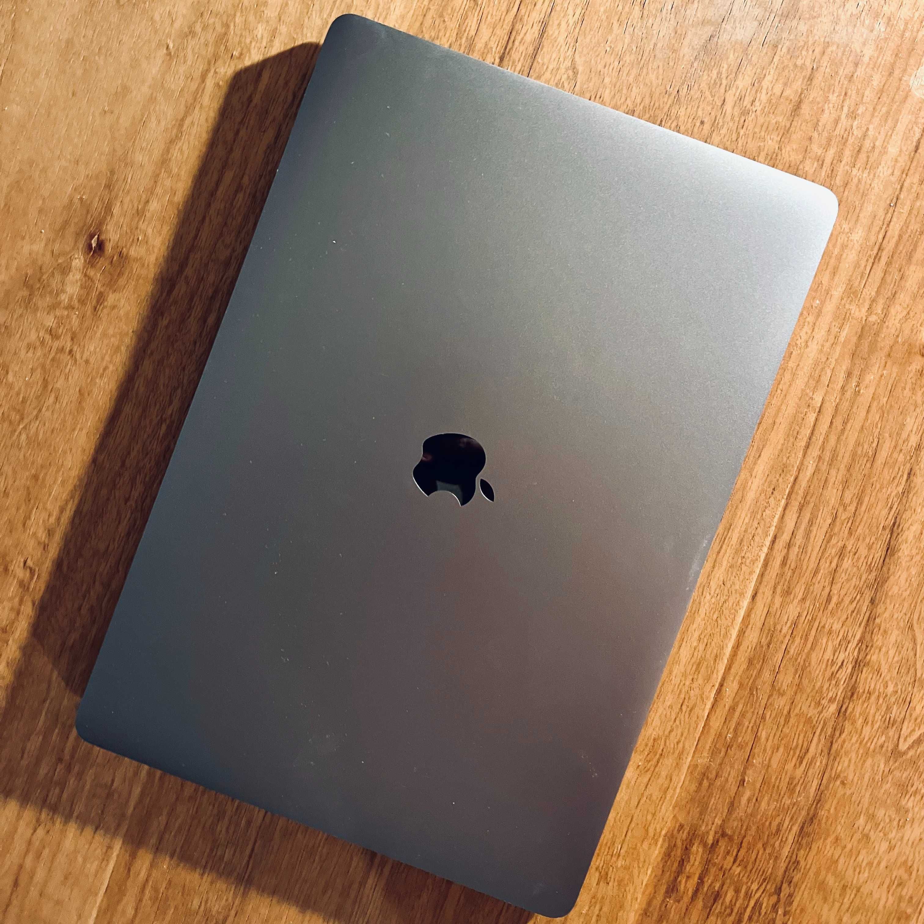 MacBook Pro 15 inch 2017 - Space Gray - 2,8 GHz - 15 GB RAM
