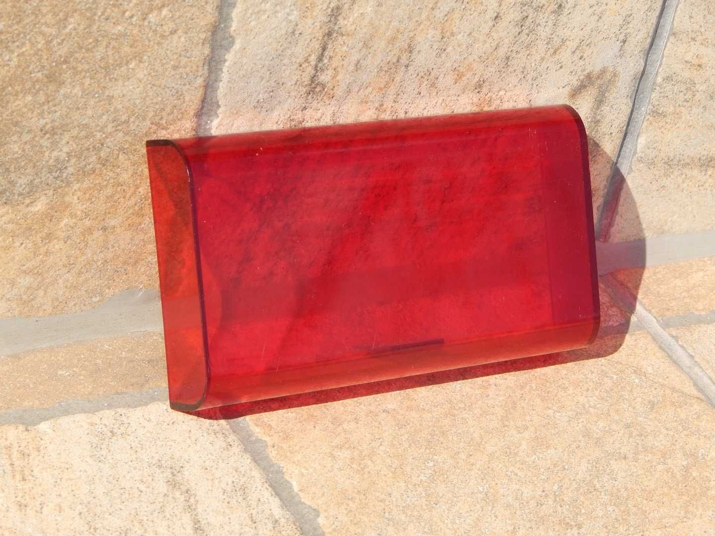 Capac transparent plastic rosu dimensiuni 14.6 x 8.1 x 2.5 cm