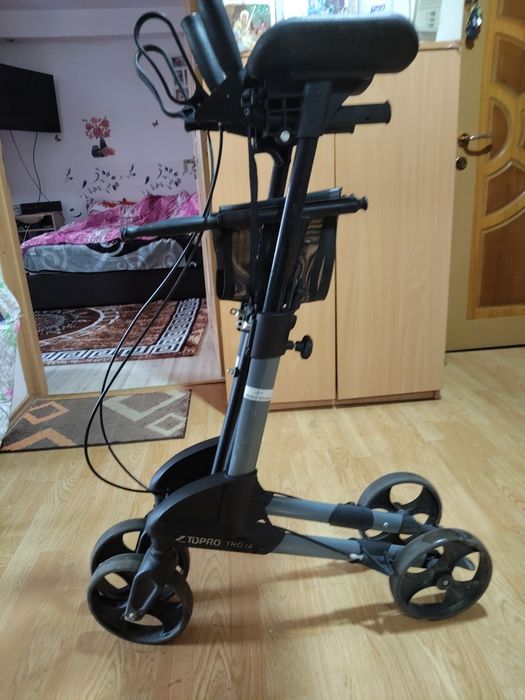 Vând cadru roti pentru oameni cu dizabilități