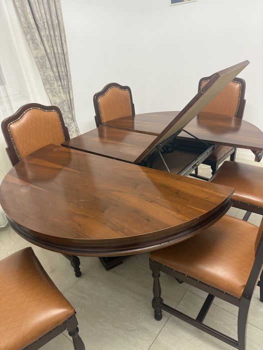 Masă din lemn masiv