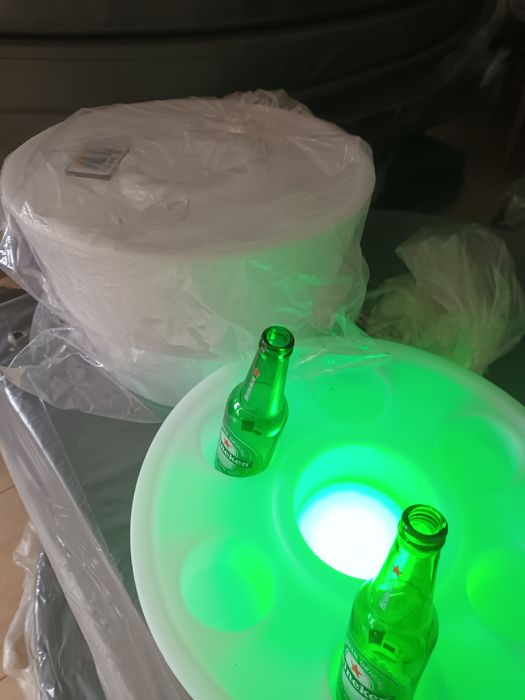 Bar pt bauturi, minibar plutitor, ciubar ,piscina