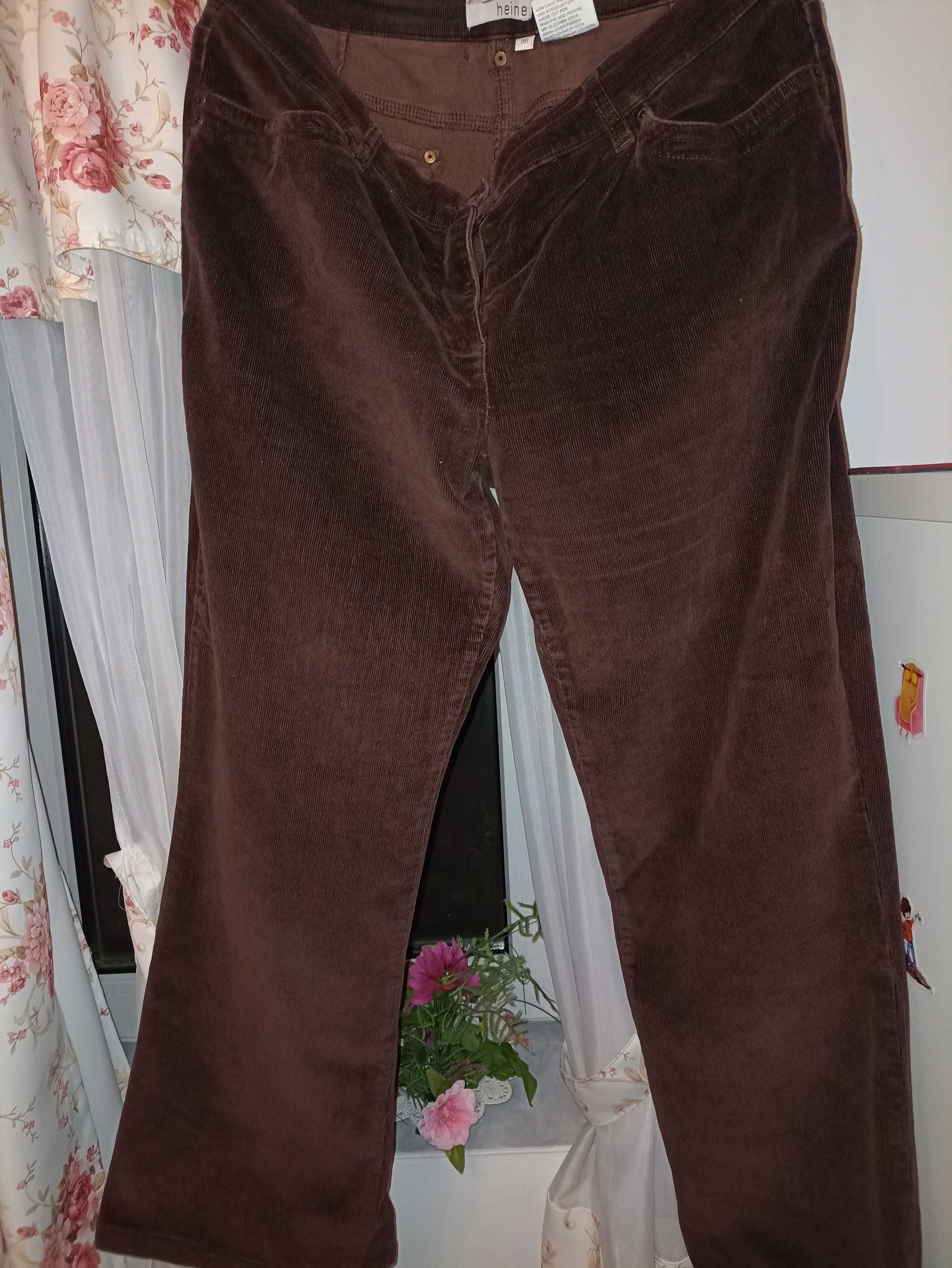 Pantaloni de dama raiați catifea maro ciocolatiu
