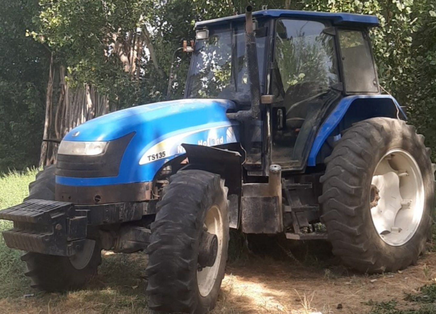 NEW HOLLANDтс 135  сотилади